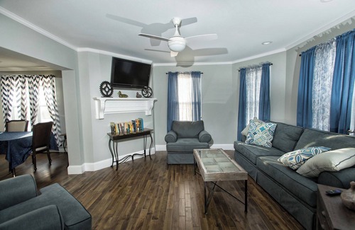 Orono House | Very Spacious 5-bedroom, 3 bath house. Walk onto UMaine campus