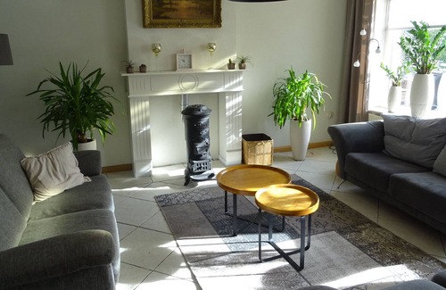Oud-Vossemeer House | Very spacious holiday home in Zeeland with second living room