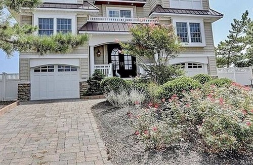 South Beach Haven House | VERY SPACIOUS OCEANFRONT BEAUTY WITH BAY AND OCEAN VIEWS