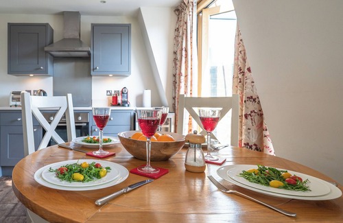 Knightsbridge and Belgravia Apartment | VERY UNUSAL HOME-COMFORTABLE =SLEEPS 4/5 Knightsbridge - Early C/in if avail -