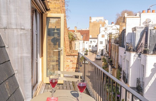 Knightsbridge and Belgravia Apartment | VERY UNUSAL HOME-COMFORTABLE =SLEEPS 4/5 Knightsbridge - Early C/in if avail -