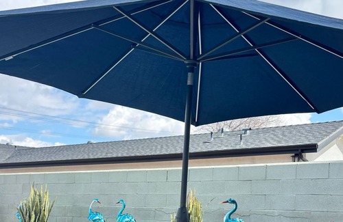 Riverside House | VeryPrivateHouse in Riverside,3bedrooms& 2 1/2 bathroom house w/Pool & big Patio