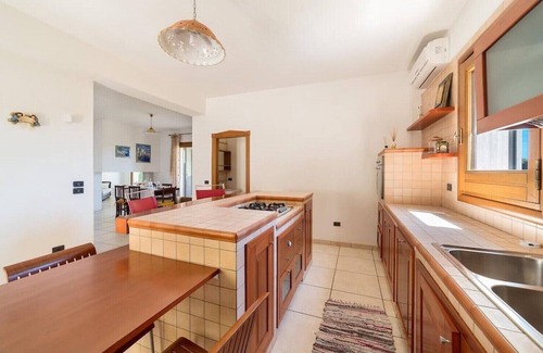 Torricella Villa | Vespicci three-story villa with 10-person pool, 5 minutes from the beach