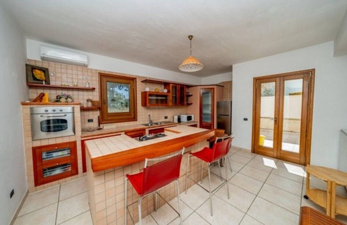 Torricella Villa | Vespicci three-story villa with 10-person pool, 5 minutes from the beach