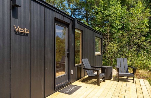 Sullivan Cabin | Vesta Nook! With Shower, Queen Bed & pullout sofa