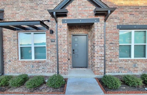 College Station House | Veteran's Park Condo #708 - 2bed/2.5bath w/pool