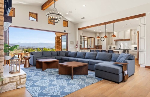 Temecula House | Via de la Sky Ranch | Sprawling Tuscan Villa in Wine Country