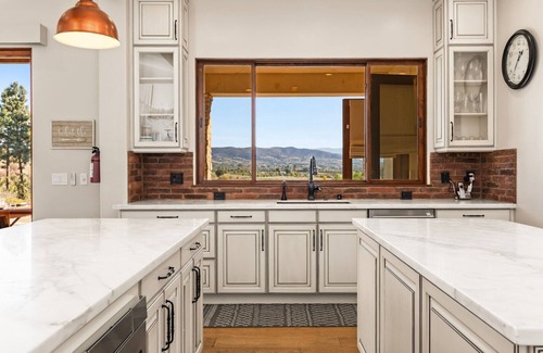 Temecula House | Via de la Sky Ranch | Sprawling Tuscan Villa in Wine Country