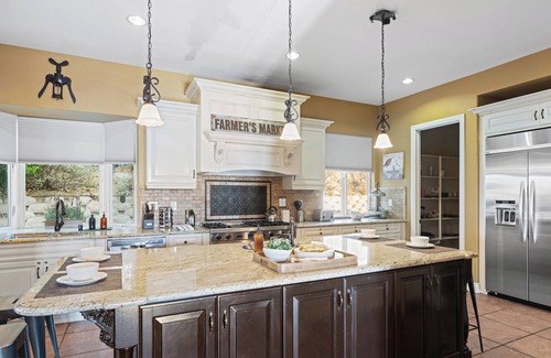 Temecula Villa | Via del Sur by AvantStay | Private Spanish Villa w/Views | Walk to Wineries!
