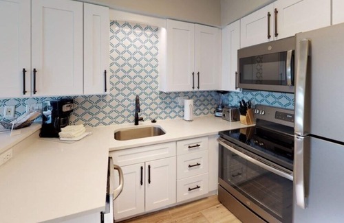 Bradenton Beach Condo | Via Roma Beach Resort - 2 Bedroom