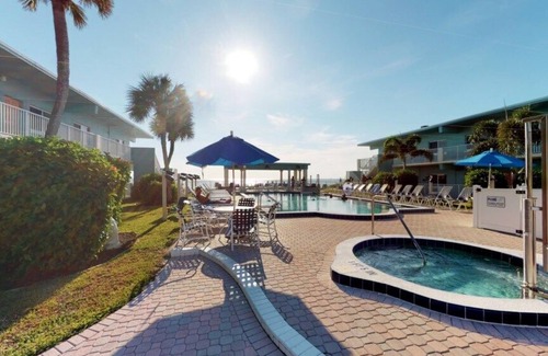 Bradenton Beach Condo | Via Roma Beach Resort - 2 Bedroom