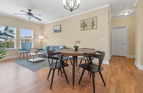 Socastee Apartment | Viagem Prime Location 2BR with Balcony, Gym & Pool