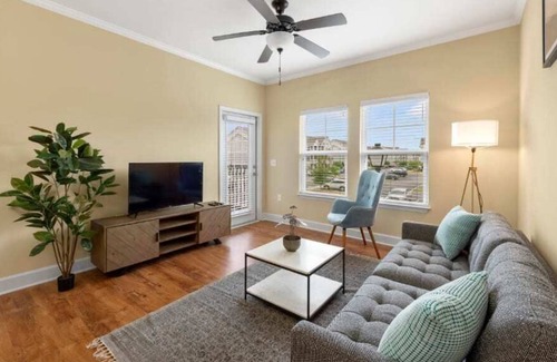 Socastee Apartment | Viagem Prime Location 2BR with Balcony, Gym & Pool