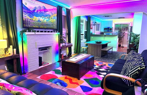 Cole House | Vibe City! RiNo Escape w/HotTub, 2 Game Rooms, Private Backyard, 4th Night FREE