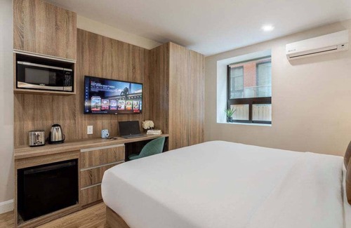Gay Village Hotel | Vibe King – Heart of Montreal