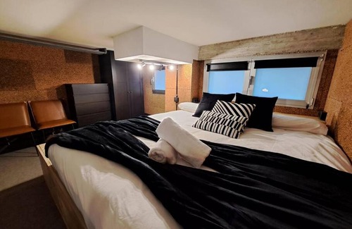 La Coruna Apartment | VibesCoruña - Loft Industrial Comercio