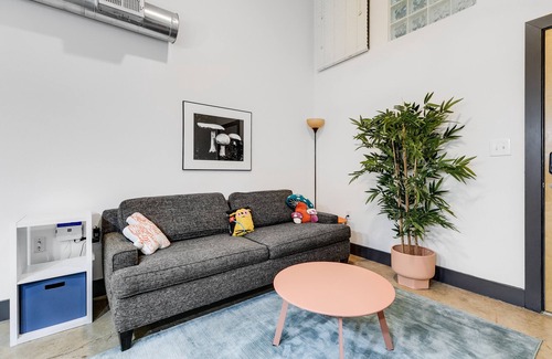 Monroe Ward Apartment | Vibrant 1-Bedroom Loft with Free Parking and Wifi