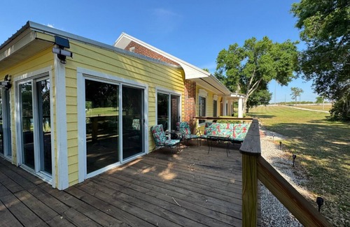 Fedhaven House | Vibrant 1936 Lakefront Hideaway