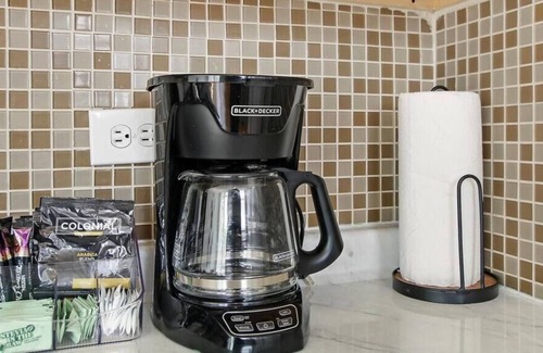 Irving Park Apartment | Vibrant 1BR Apartment close to Dining