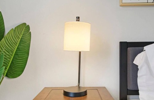 Irving Park Apartment | Vibrant 1BR Apartment close to Dining