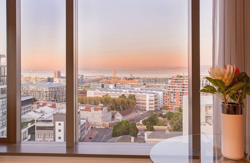 Bo'Kaap Apartment | Vibrant 2-Bed Apartment | Contemporary Finishes