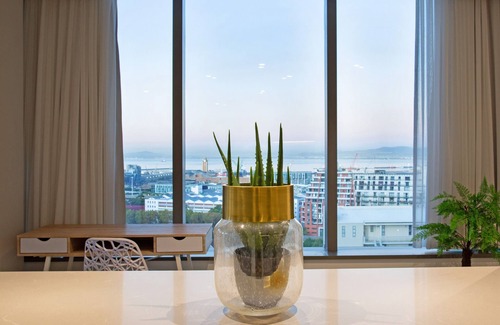 Bo'Kaap Apartment | Vibrant 2-Bed Apartment | Contemporary Finishes