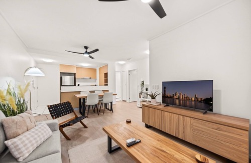 Fortitude Valley Apartment | Vibrant 2-Bed Apartment with Pool and Gym Access