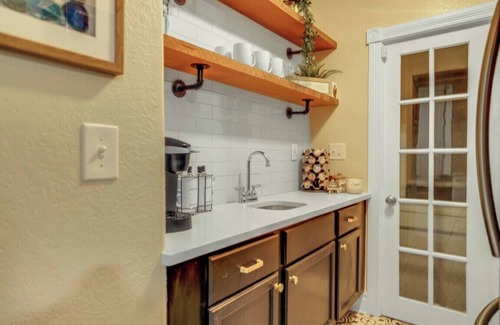 Lincoln Park House | Vibrant 2Bedroom in Denver's Historic Art District