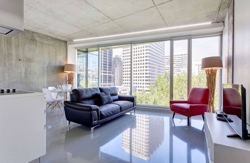 International District Apartment | Vibrant 2BR, Near Old Montreal w/Hot tub