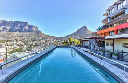 Flora Park Apartment | Vibrant 3Bedroom | Bo Kaap | Mountain and City Views