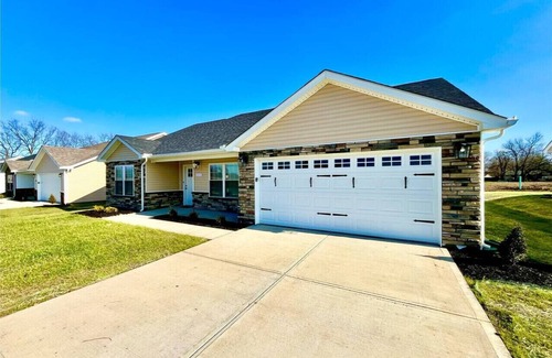 Trenton House | Vibrant 4 Bedroom Getaway with Hot Tub