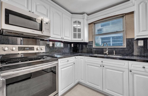 East Little Havana House | Vibrant 5-bedroom, 3-bathroom escape is capable of sleeping up to 20 and offers the perfect blend of relaxation and excitement. Centrally located in Downtown Miami, enjoy everything Miami has to offer conveniently.