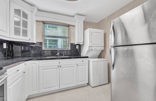 East Little Havana House | Vibrant 5-bedroom, 3-bathroom escape is capable of sleeping up to 20 and offers the perfect blend of relaxation and excitement. Centrally located in Downtown Miami, enjoy everything Miami has to offer conveniently.