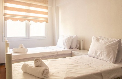 Old Town Apartment | Vibrant and Central Flat near Kordon in Alsancak