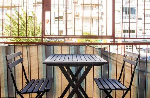 Karsiyaka Apartment | Vibrant and Central Flat in Karsiyaka near Sea
