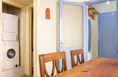 Karsiyaka Apartment | Vibrant and Central Flat in Karsiyaka near Sea