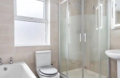 Croham Apartment | Vibrant and cozy 2bed London apartment