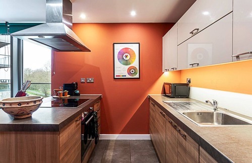 Hackney Wick Apartment | Vibrant and Modern Apartment with Canal Views
