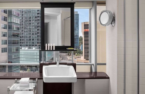 North Rosslyn Hotel | Vibrant Arlington | Metro Access. Potomac Views