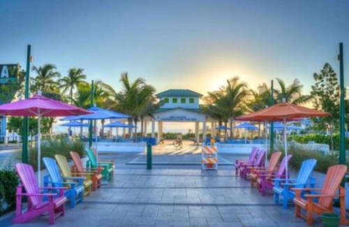 Lauderdale-by-the-Sea Apartment | Vibrant Beachside Retreat | Prime Location!