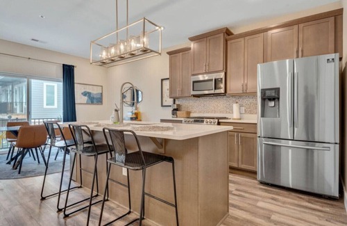 Chattanooga House | Vibrant, Cheerful Townhouse Near Heart of Downtown
