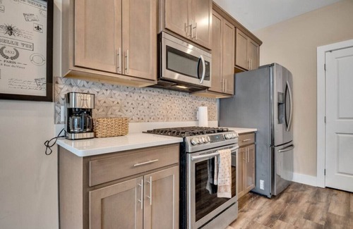 Chattanooga House | Vibrant, Cheerful Townhouse Near Heart of Downtown