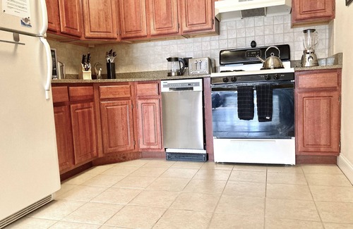 Park Slope Apartment | Vibrant Classic BK Neighborhood!1 Block From Boutiqes, Restraunts, Shops & More!