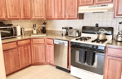 Park Slope Apartment | Vibrant Classic BK Neighborhood!1 Block From Boutiqes, Restraunts, Shops & More!