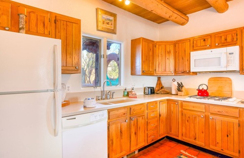 El Prado House | Vibrant dog-friendly townhouse with stunning mountain vistas - close to skiing
