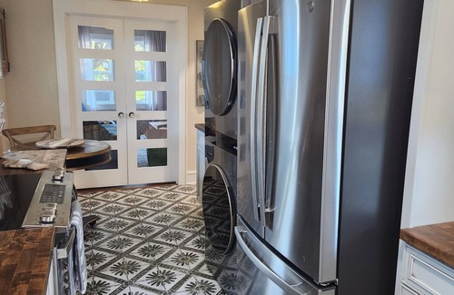 South Pensacola Cottage | Vibrant Downtown Cozy Cottage nClose to Pensacola & Perdido Beaches