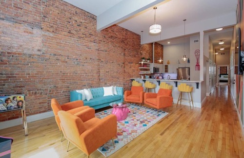Central Business District Apartment | Vibrant Downtown Luxury Loft 13-Ft Ceilings
