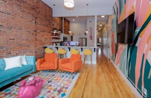 Central Business District Apartment | Vibrant Downtown Luxury Loft 13-Ft Ceilings