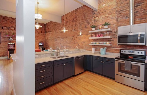 Central Business District Apartment | Vibrant Downtown Luxury Loft 13-Ft Ceilings