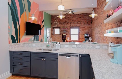 Central Business District Apartment | Vibrant Downtown Luxury Loft 13-Ft Ceilings